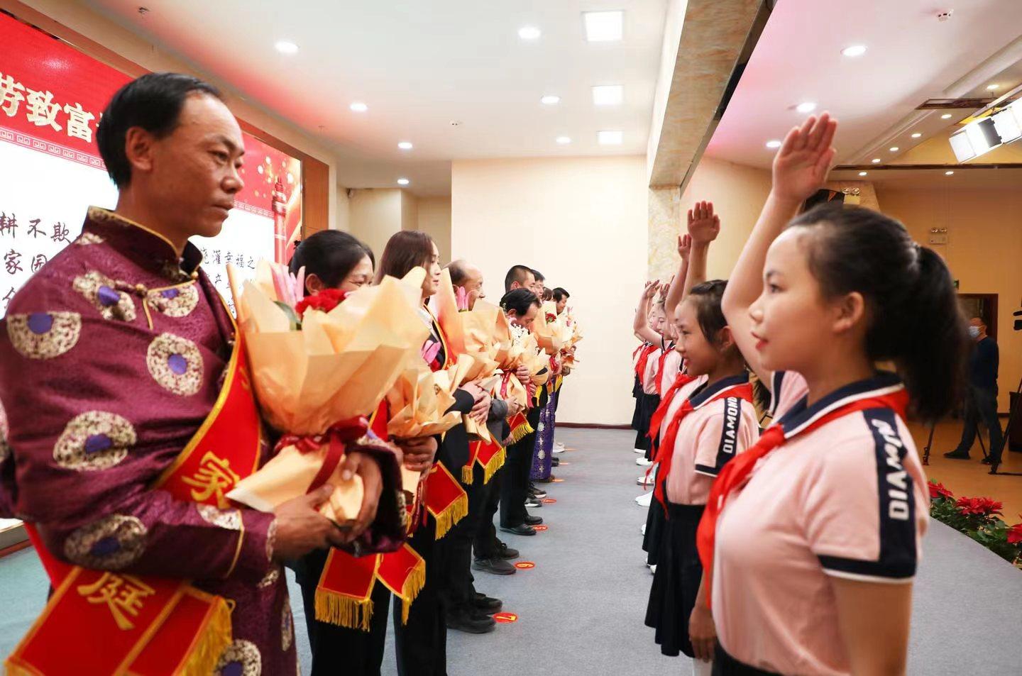 2022年天祝縣“最美家庭”評選揭曉大會現(xiàn)場.jpg